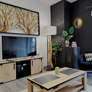 Black&white Home-by So'serenityhome-balcon-parking , Cluses France
